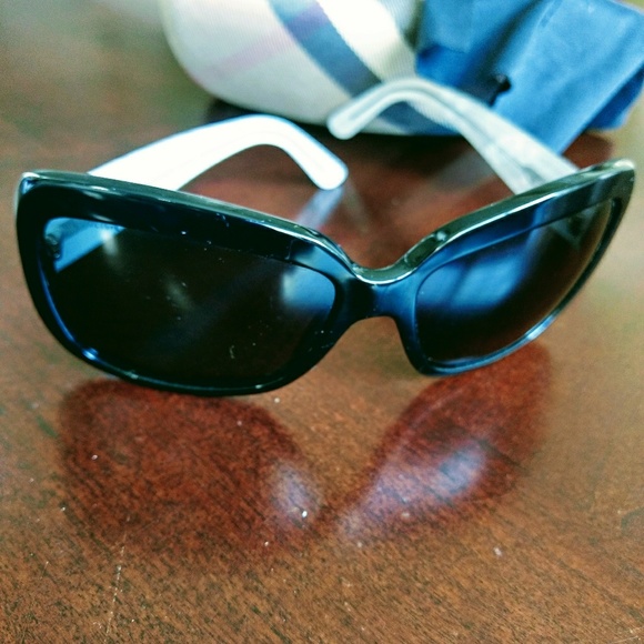 Black Burberry square frame glasses - Picture 7 of 8